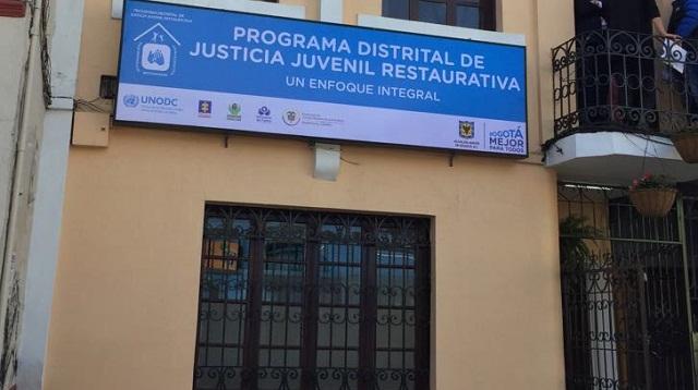 La Casa de Justicia Juvenil Restaurativa está ubicada en la localidad de Santa Fe, en la carrera 4a. No. 23-28. 