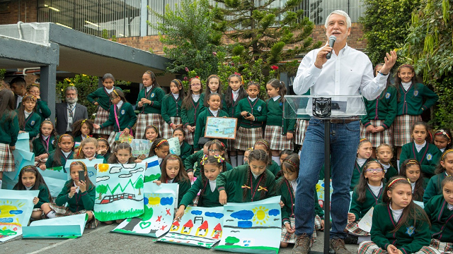 Estudiantes del colegio Menorah pintan la ciudad que quieren - Foto: Alcaldía de Bogotá sueñan