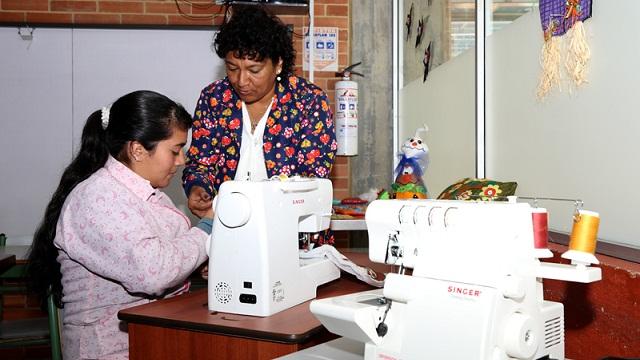 Entrega de dotación colegio Juan Francisco Berbeo - Foto: Comunicaciones Secretaría de Educación