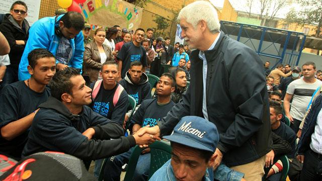 El alcalde Peñalosa visitó a unos 150 jóvenes rescatados del Bronx