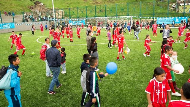 Entrega de cancha en pasto sintético 'La Mina' - Foto: Alcaldía Mayor de Bogotá/Andrés Sandoval