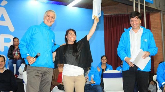 Entrega de títulos de vivienda en Ciudad Bolívar - Foto: Prensa Alcaldía Bogotá / Diego Bauman