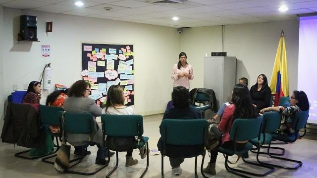 Con estos cursos garantizamos el derecho de las mujeres a la participación política.