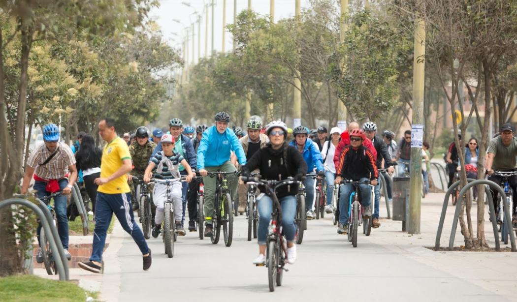 biciusuarios en ciclovía