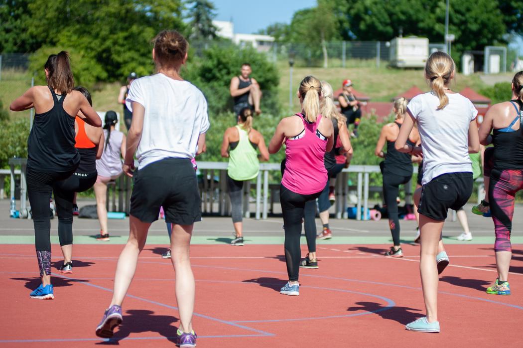 Baile deportivo en el festival de verano 