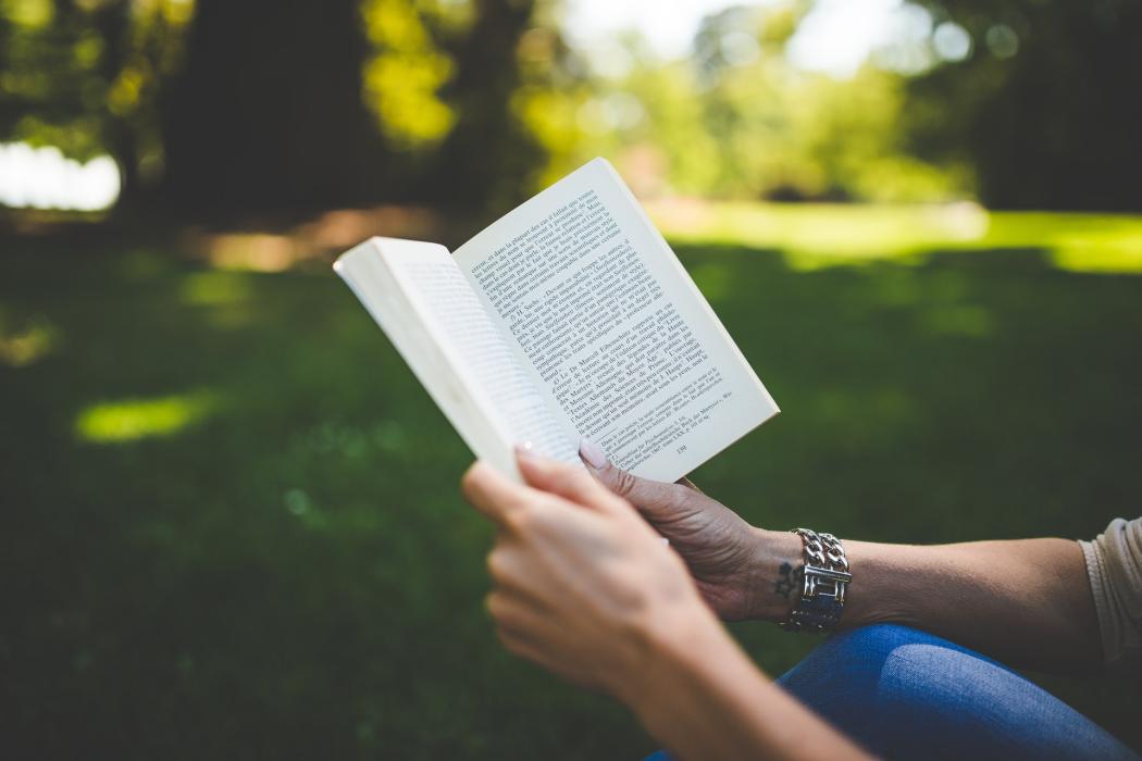 Participa de un día de lectura y naturaleza con "Voces en el parque"