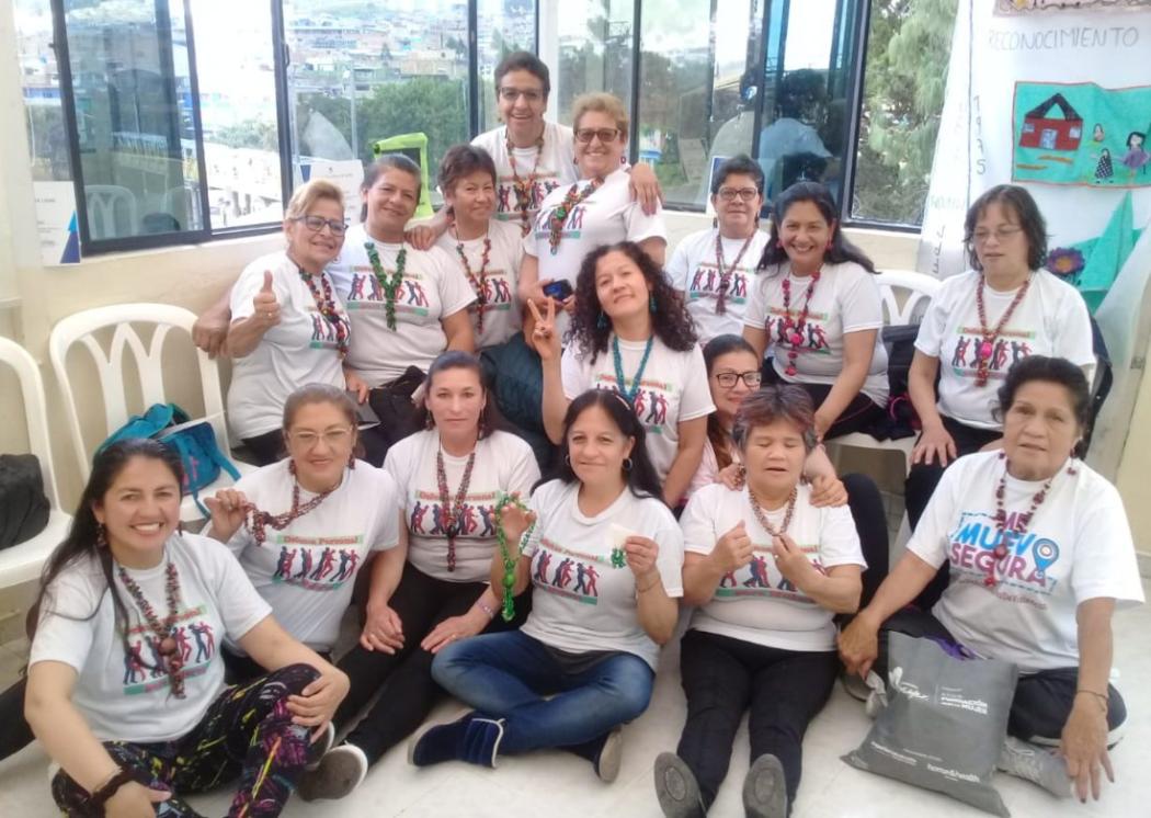 Mujeres felices en la conmemoración del Día de la Mujer 