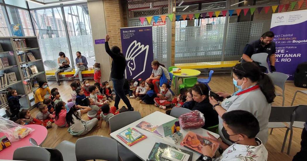 Niños leyendo y escribiendo