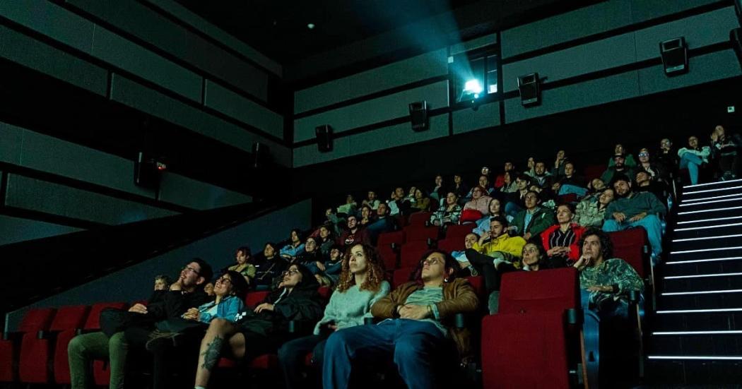 Personas en sala de cine