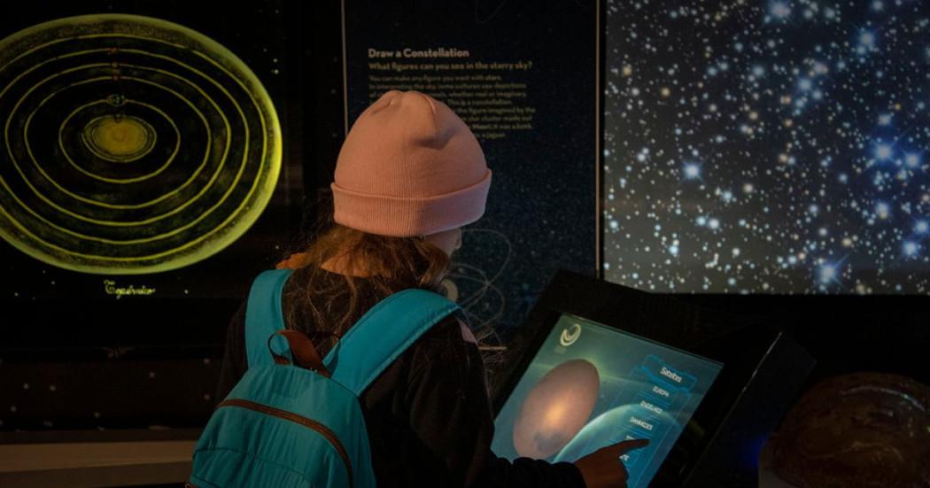 Planes en Planetario de Bogotá encuentro gratis niñas y mujeres marzo 8 de 2025