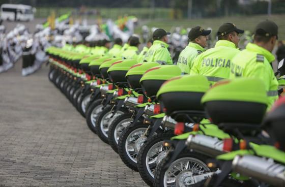 Entrega de motos a los policías de la Metropolitana de Bogotá 