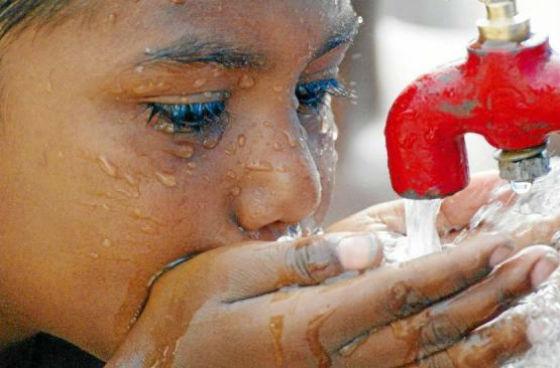 Veredas de dos localidades de Bogotá reciben la Navidad Humana con Mínimo Vital de Agua Potable