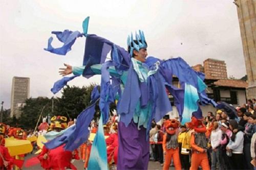 Grupos culturales en las calles de Bogotá