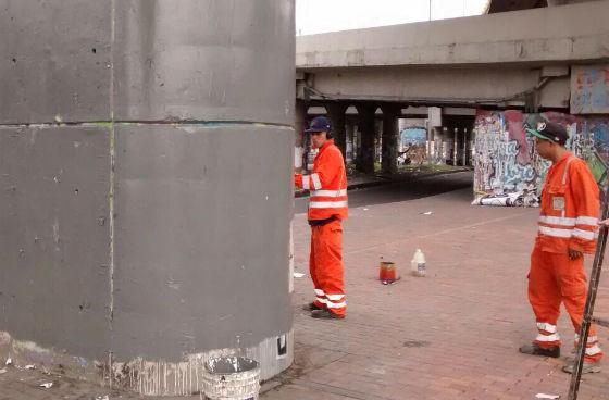 Desmonte de afiches - Foto: Secretaría de Ambiente