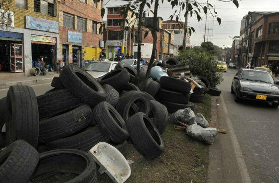 Disposición irregular de llantas - Foto: www.elespectador.com