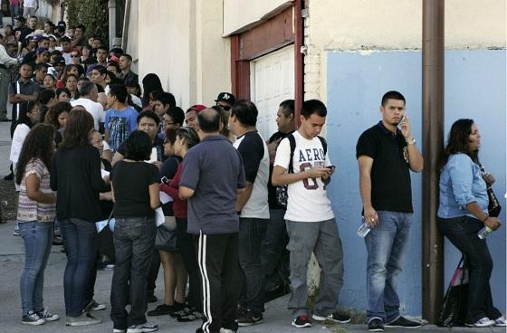 Gente haciendo fila-Foto: www.vivelohoy.com