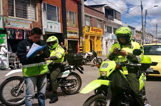 Impuestos fotocomparendos en operativos de control de invasión a espacio público en sector de Barrios Unidos