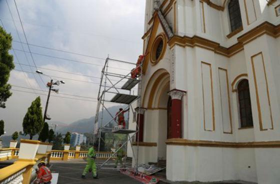 Por Fiesta de Reyes embellecen fachada de iglesia nuestra Señora de Egipto 