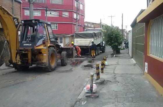 La patrulla tapa huecos continúa mejorando malla vial de Puente Aranda