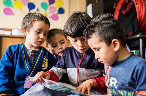 Estudiantes en un plantel educativo del distrito.