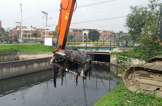 Limpieza de humedales - Foto: Empresa de Acueducto de Bogotá