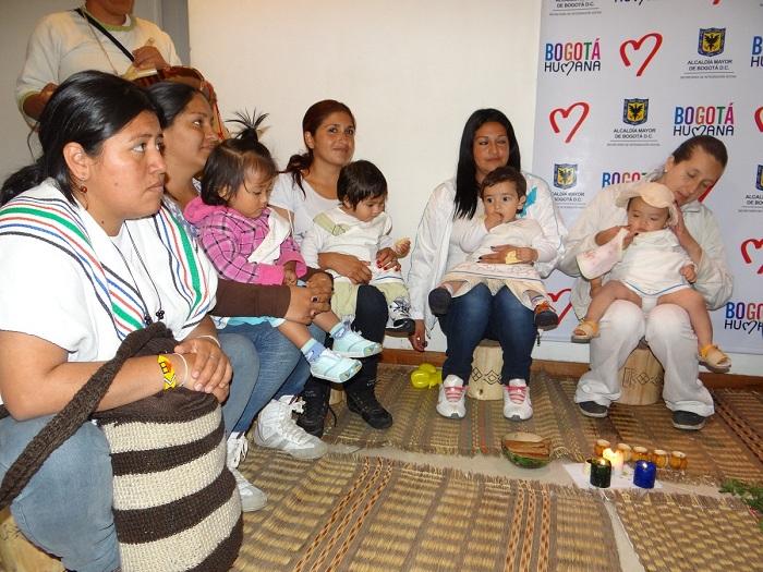 Mujeres reunidas 