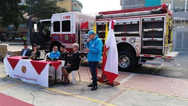 Entrega máquina de bomberos - Foto: Alcaldía Local de Chapinero