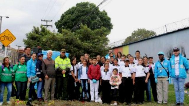 Jornada de recuperación río Ficha - Foto: Alcaldía Local de Antonio Nariño