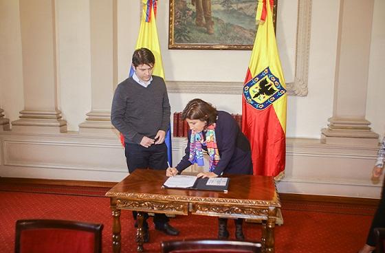 Posesión gerente Lotería Bogotá - Foto: Prensa Alcaldía de Bogotá, Camilo Monsalve