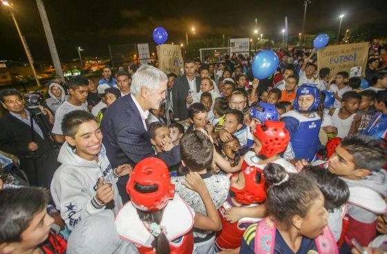 El Parque Cayetano Cañizaees fue uno de los primeros en recibir la nueva iluminación