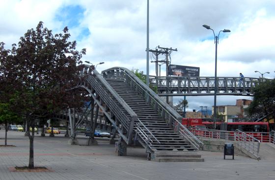 Puente peatonal - Foto: www.skyscrapercity.com