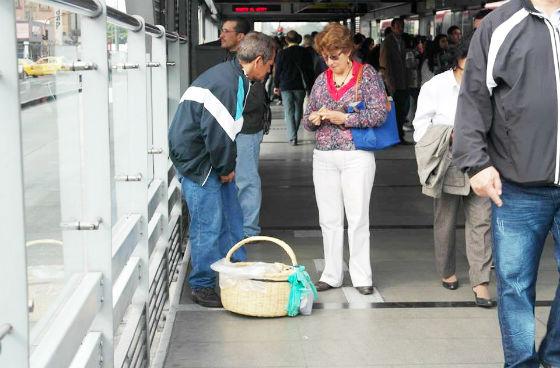 Ventas en Transmilenio - Foto: IPES