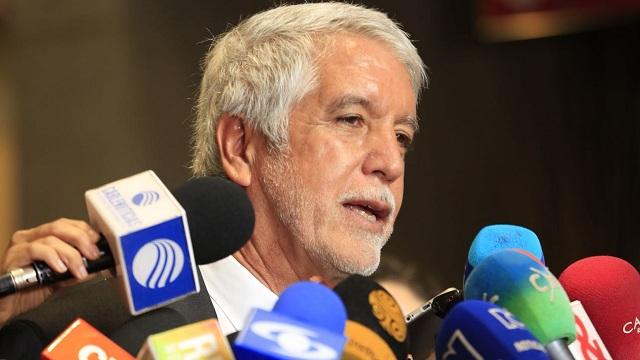 Como un crimen atroz calificó el alcalde Enrique Peñalosa la agresión que sufrió una niña de tres años - Foto: Alcaldía Bogotá