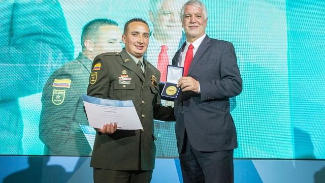 Primer Premio a Mejor Policía Metropolitano - Foto: Alcaldía Mayor de Bogotá - Andrés Sandoval