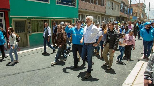 Alcalde Peñalos en un recorrido por la localidad de Bosa - Foto: Alcaldía Bogotá