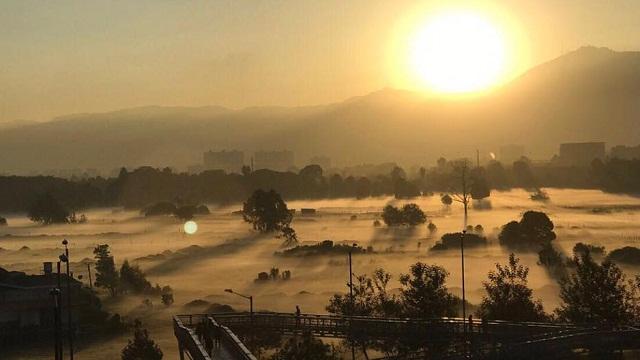 Así está amaneciendo en Bogotá. La sensación térmica apenas alcanza los 3 grados. Foto: Claudia Martínez.