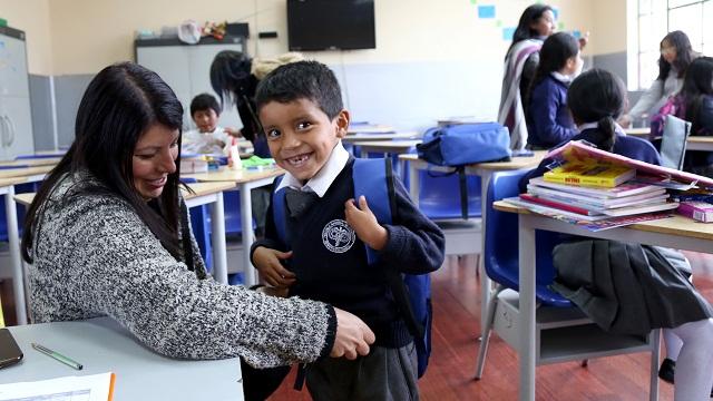 Entrega de kits escolares a estudiantes indígenas - Foto: Prensa Secretaría de Educación