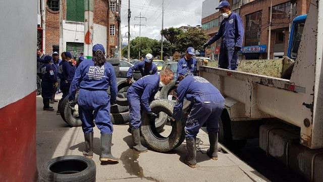  En total, se recolectaron 3.255 llantas que estaban invadiendo el espacio público de la ciudad.