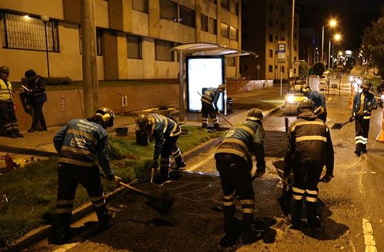 Mantenimiento de huecos en Bogotá - Foto: Prensa IDU