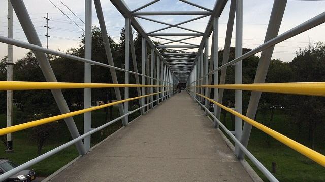 Mantenimiento puentes peatonales en Bogotá - Foto: Prensa IDU