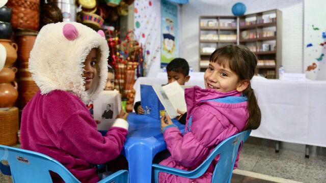 Puntos de lectura en Plazas de Mercado de Bogotá - Foto: Comunicaciones IPES