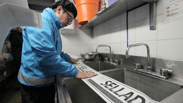 Los restaurantes conducían sus aguas residuales a la red de alcantarillado pluvial.