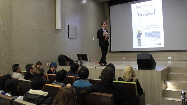 Daniel Mejía, en conversatorio con estudiantes de la Universidad del Rosario.