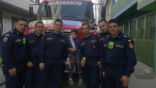 Bomberos de Bogotá salvan la mano de niño de 7 años. Foto: Canal Capital 