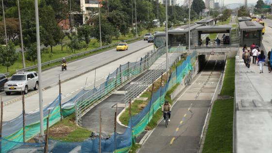 Obra en desarrollo de ciclorruta en Bogotá. 