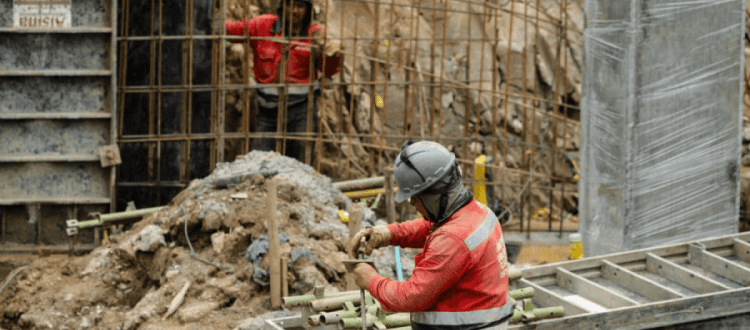 Personas de construcción - Foto: Alcaldía de Bogotá- Juan Pablo Bello.