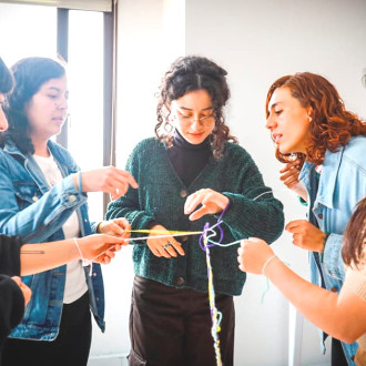 Mujeres en Bogotá: conoce Orbitando la estrategia de liderazgo