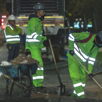 Equipo Tapahuecos en Bogotá conoce las 13 vías principales priorizadas