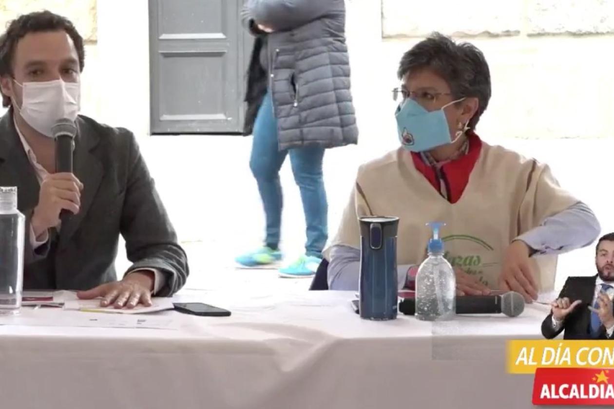 Fotografía de la alcaldesa y el secretario de gobierno.