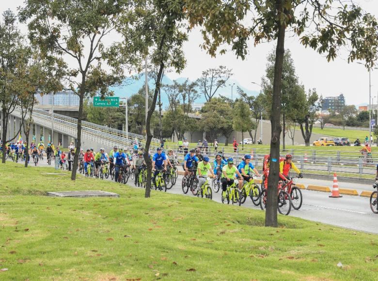 Bogotá nos regaló un día soleado para disfrutar la BiciCar.